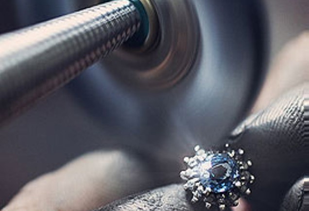 PCB在線(xiàn)激光鐳雕機(jī)保養(yǎng)方法