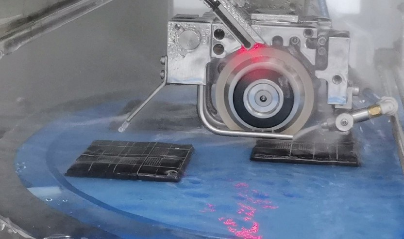 精密劃片機(jī)在GaAs_SiC晶圓劃片中的挑戰(zhàn)