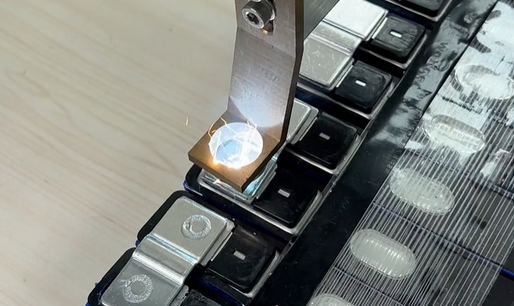 海目光激光焊接機在圓柱電池領域的解決方案