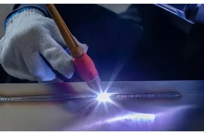 光纖激光焊接機焊接變形控制技巧