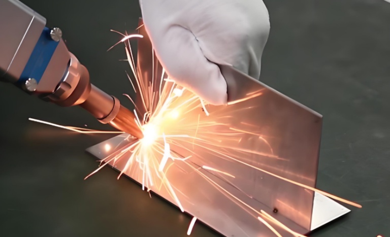 精密激光焊接機vs光纖激光焊接機：全面對比