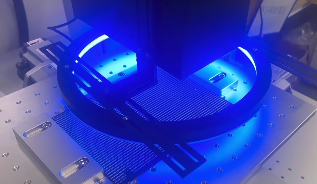 視覺定位激光打標機演示